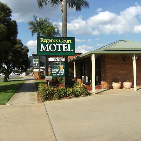 Regency Court Motel Кобрам Екстериор снимка